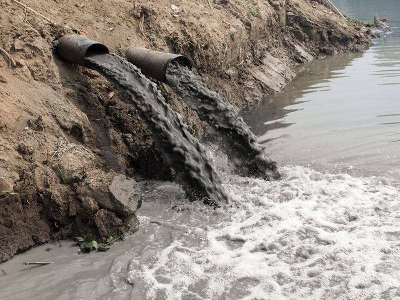 Загрязненная вода