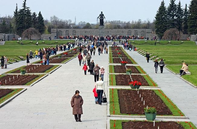 на братских могилах не ставят крестов