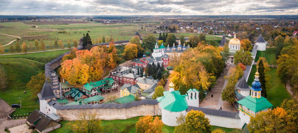 Монастырь в городе Печоры