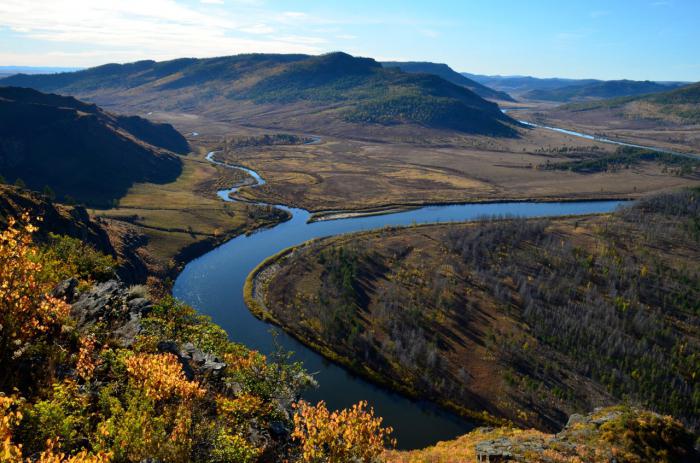 где берет начало куда впадает амур