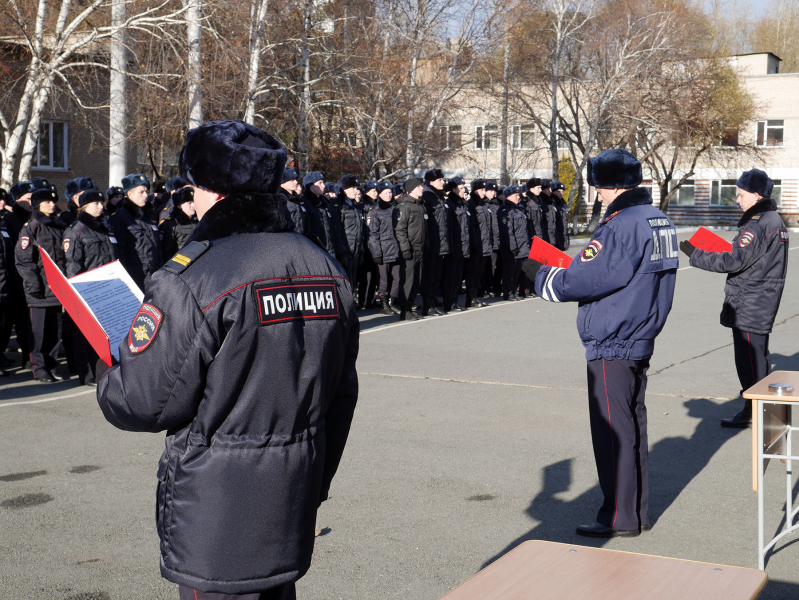 Полицейские принимают присягу