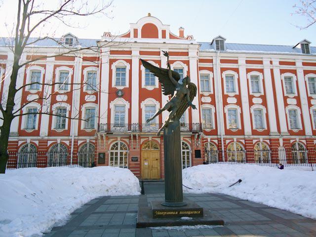 здание двенадцати коллегий в санкт петербурге