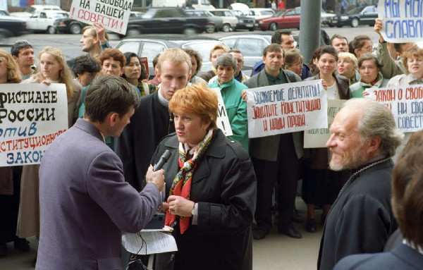 Галина на митинге